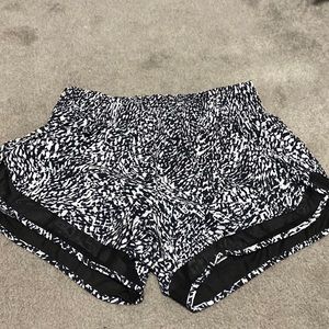 Athleta mesh racer run short size small